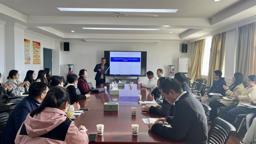 新加坡国立大学周望教授、徐州工程学院李翠霞博士和江苏师范大学刘鹏飞博士应邀到学院作学术报告